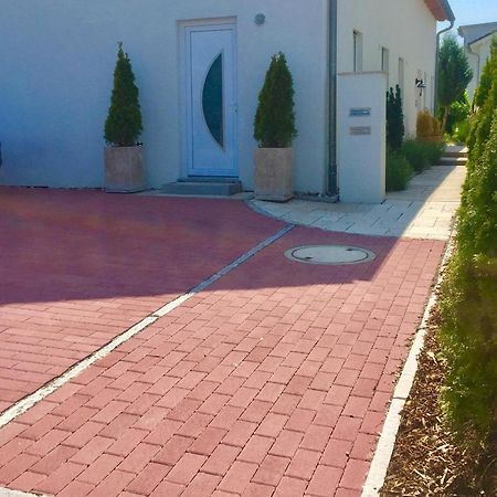 Neues Zimmerapartment Mit Bad Neckarwestheim Exterior foto