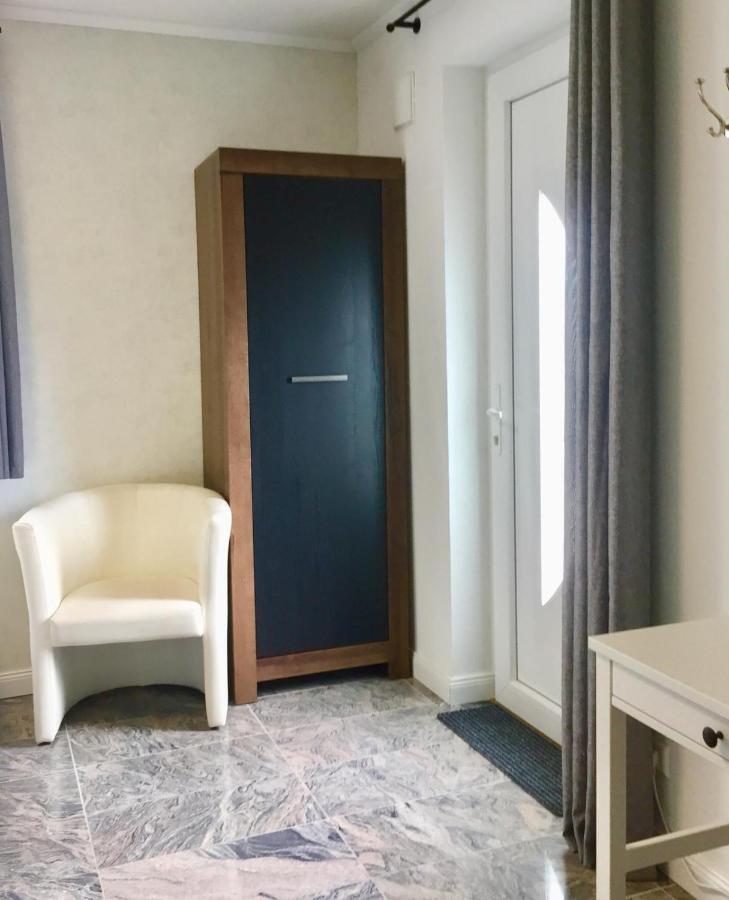 Neues Zimmerapartment Mit Bad Neckarwestheim Exterior foto
